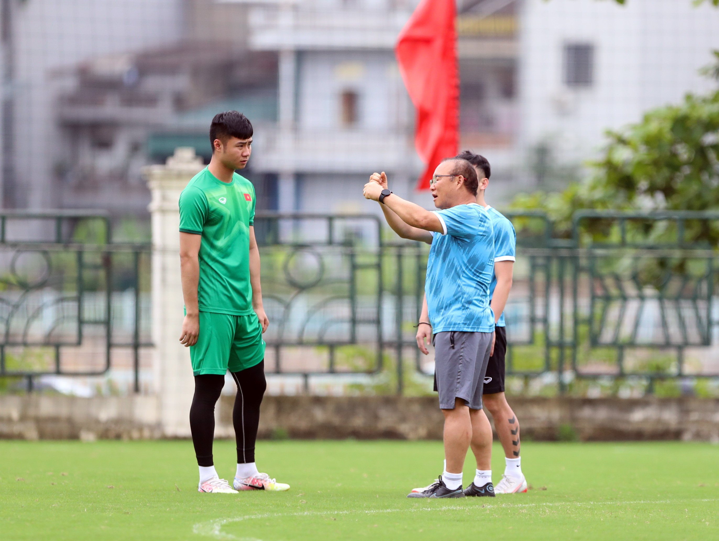 Dù chưa để lọt lưới tại SEA Games 31, nhưng phong độ của Văn Toản vẫn đang gặp vấn đề với một số tình huống chưa an toàn để HLV Park Hang Seo cũng phải nhắc nhở.