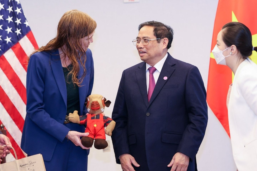 Thủ tướng tặng Giám đốc Cơ quan Phát triển quốc tế Mỹ linh vật SEA Games Sao la