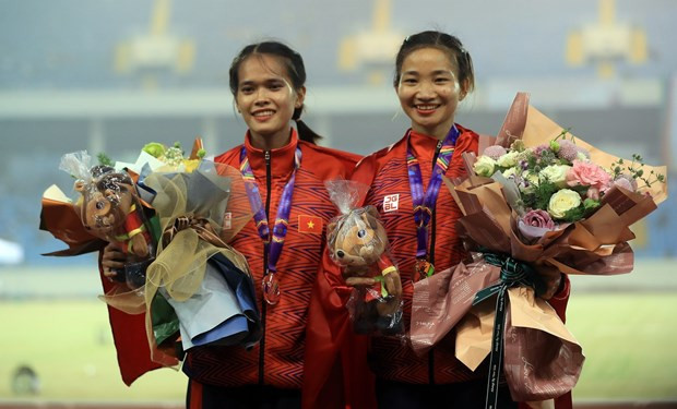Vietnam temporarily leads medal tally at SEA Games 31 hinh anh 1