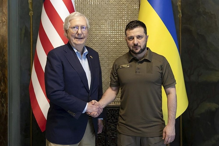Leader of the Republican Party in the US Senate makes a surprise visit to Ukraine
