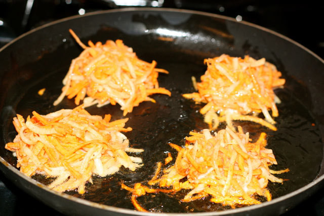 Cách làm bánh khoai lang chiên ngon