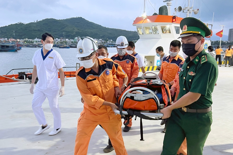 Hai người nước ngoài bị nạn trên biển Khánh Hòa