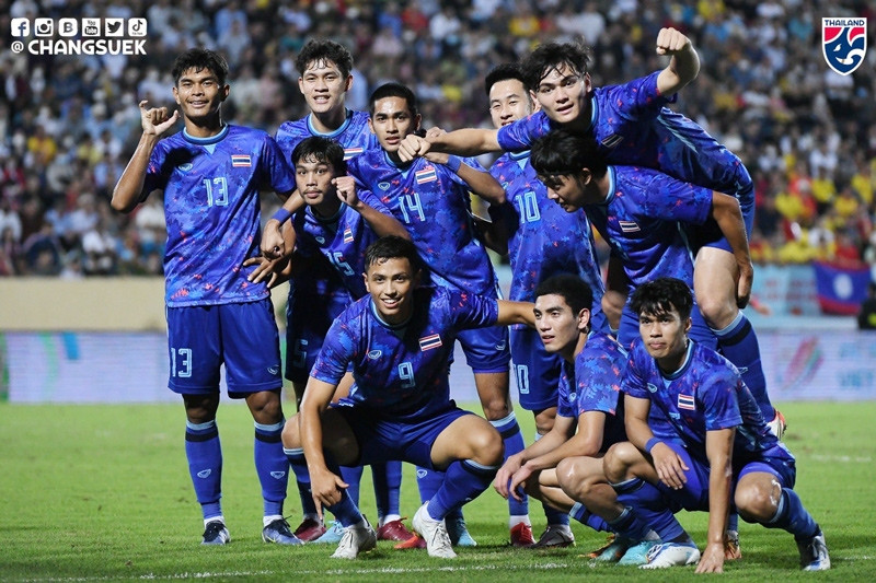 Vất vả hạ U23 Lào, U23 Thái Lan đấu Indonesia ở bán kết