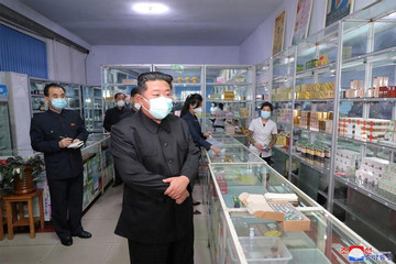 Triều Tiên bùng mạnh Covid-19, ông Kim Jong Un lệnh quân đội ổn định nguồn thuốc