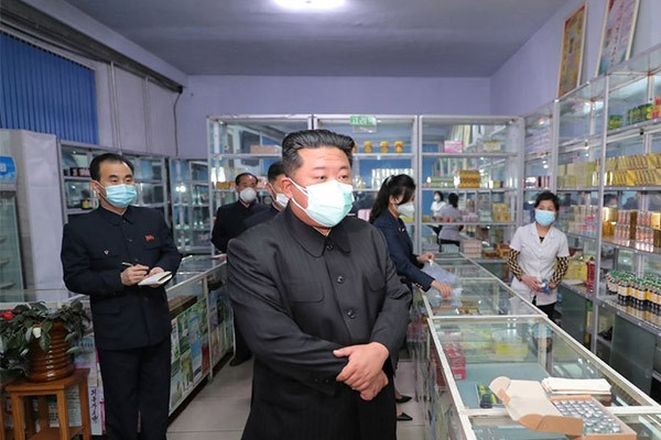 Triều Tiên thêm nhiều ca tử vong vì sốt, NLĐ Kim thị sát các hiệu thuốc ở Thủ đô