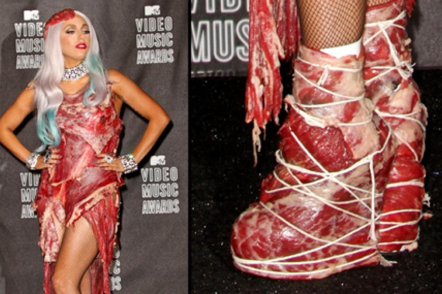 Những lần xuất hiện ‘điên’ nhất của Lady Gaga: từ váy thịt bò cho tới ‘không mặc gì’