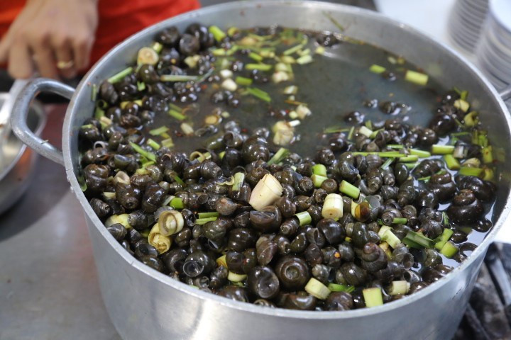 Quán ốc hút gần 3 thập kỷ ở Hội An, bà chủ ngày bán hơn nửa tấn - 6