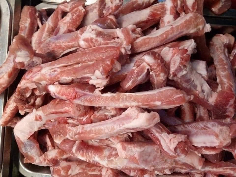 Ribs cost 35,000 VND/kg flooding the market