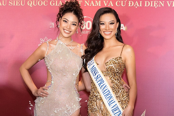 Dao Ha encourages Kim Duyen before Miss Supranational 2022