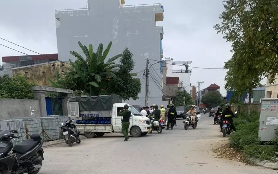 Hàng trăm công an đột kích kho khí cười cấp cho quán bar tại Hải Phòng