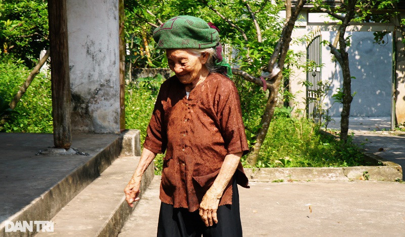 The oldest woman in Vietnam, with 114 descendants, still sneaks... trading - 4