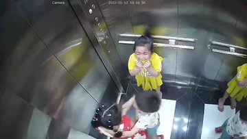 Bi hài cảnh 3 đứa trẻ 'mắc kẹt' trong thang máy, các bậc phụ huynh cần lưu ý