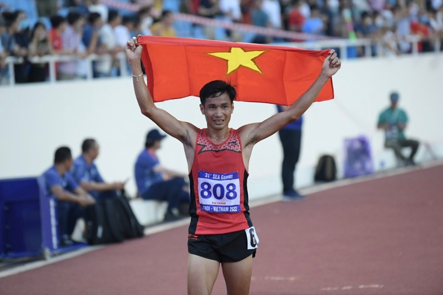 Nguyễn Văn Lai với nước rút ngoạn mục giành HCV 10.000m SEA Games 31