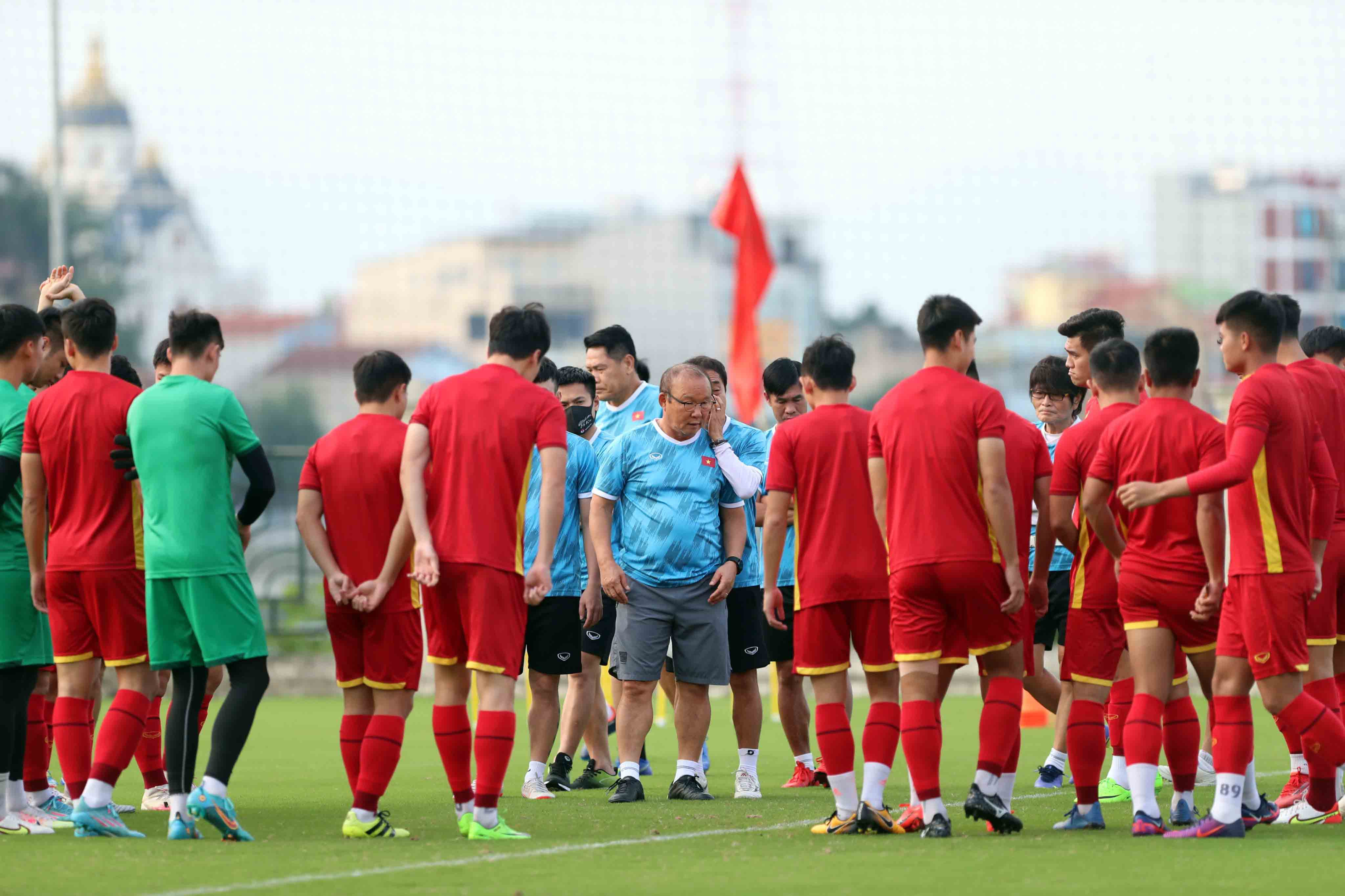 U23 Việt Nam trở lại sân tập sau khi được HLV Park Hang Seo cho xả trại nguyên vẹn 1 ngày mừng ngôi đầu bảng A.