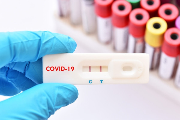Các bệnh viện vẫn phải có hướng đi riêng cho người bị ho sốt, đau rát họng