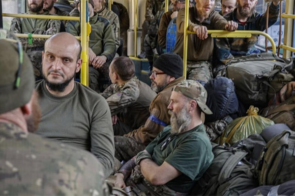 Nga: Gần 1.000 binh sĩ Ukraine hạ súng đầu hàng, rời khỏi nhà máy thép Azovstal