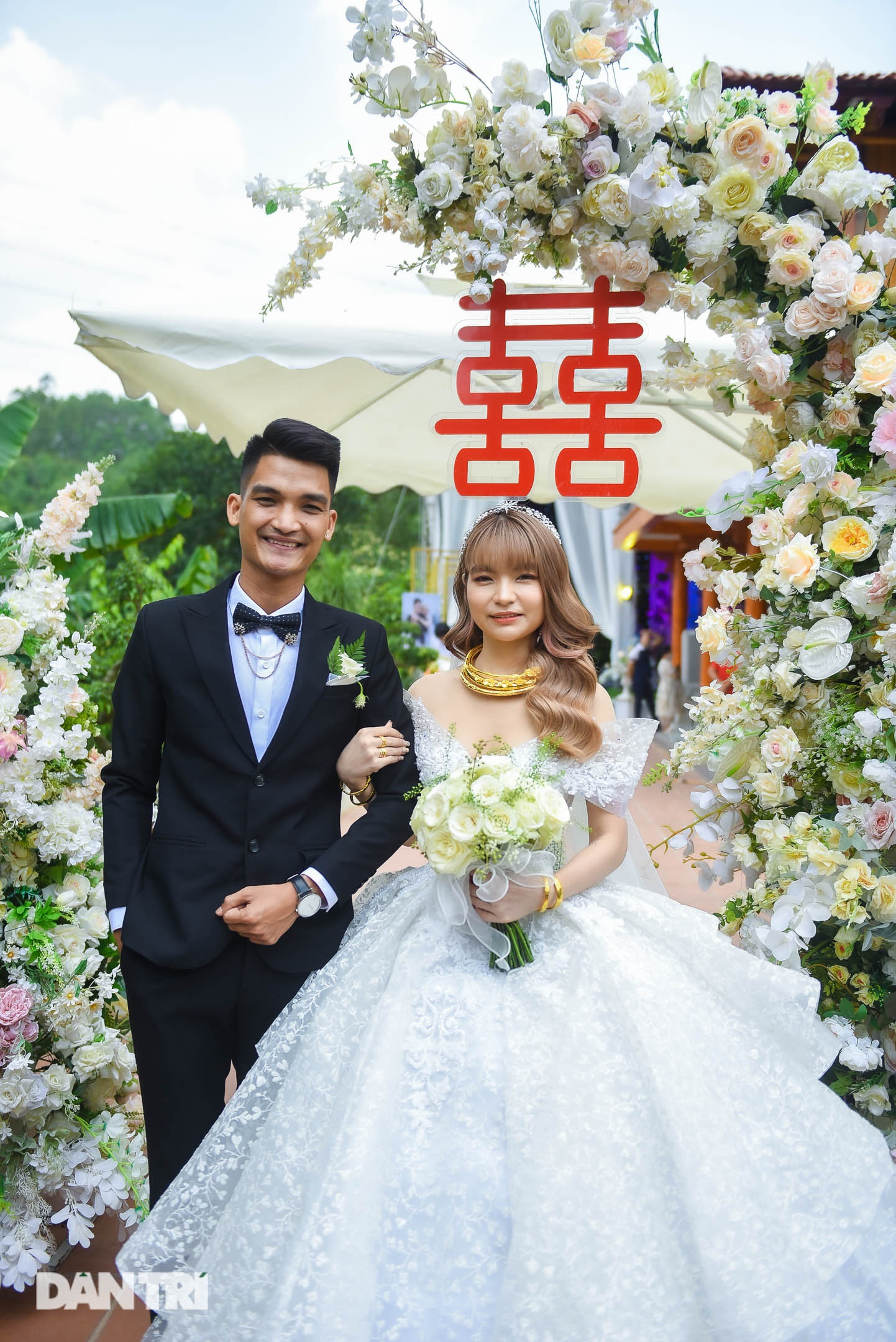 Đám cưới Mạc Văn Khoa: NSND Tự Long về dự, cô dâu đeo vàng trĩu cổ - 1