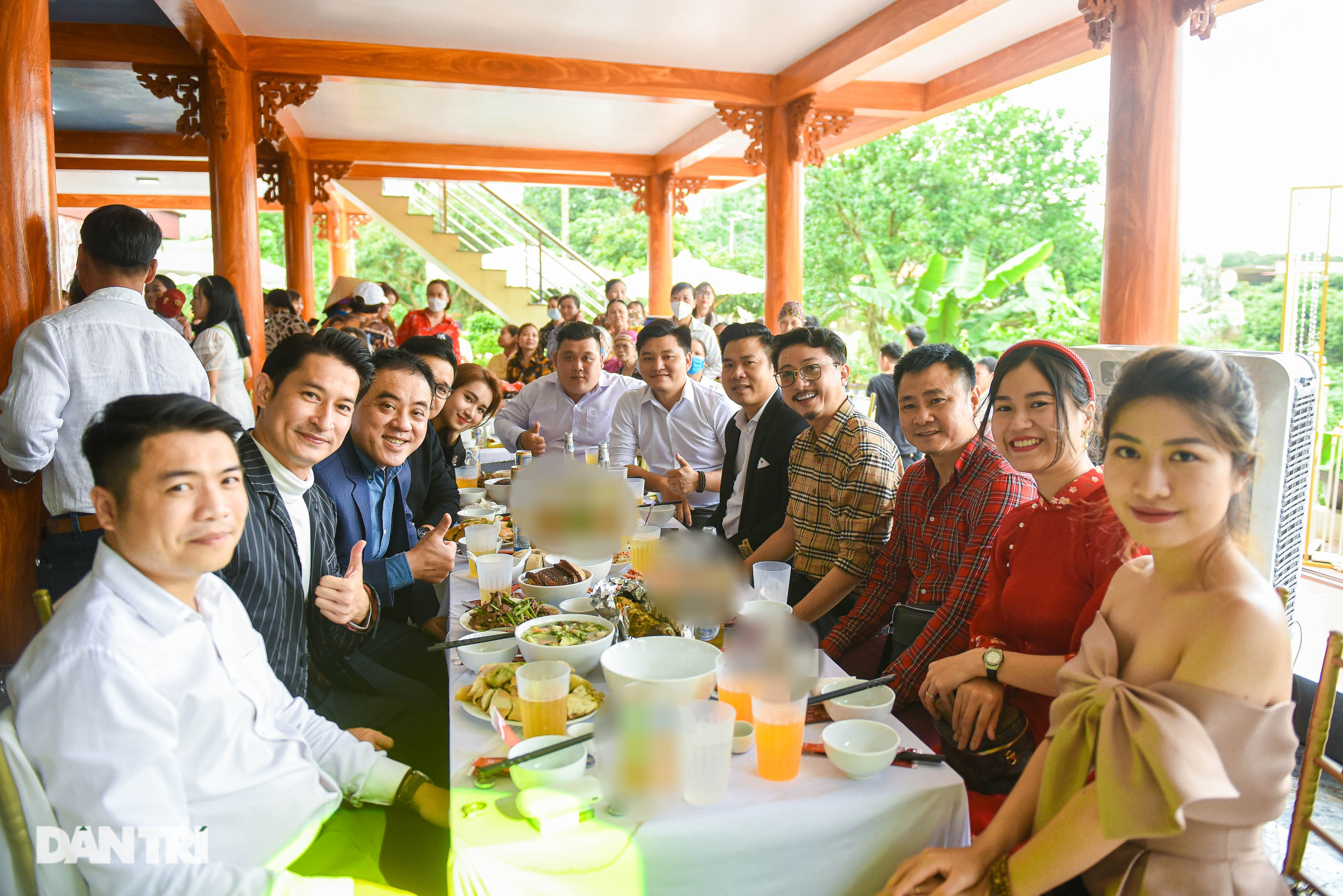 Đám cưới Mạc Văn Khoa: NSND Tự Long về dự, cô dâu đeo vàng trĩu cổ - 7