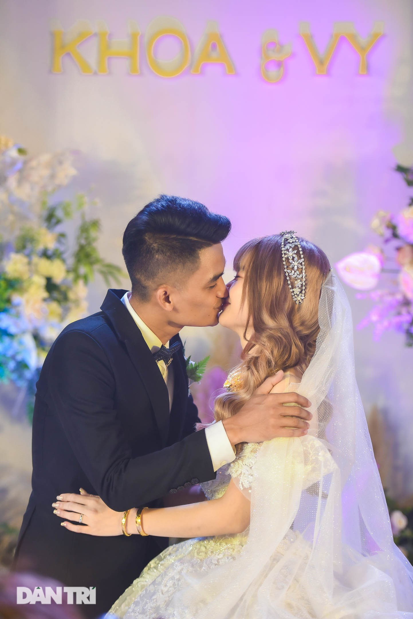 Đám cưới Mạc Văn Khoa: NSND Tự Long về dự, cô dâu đeo vàng trĩu cổ - 16