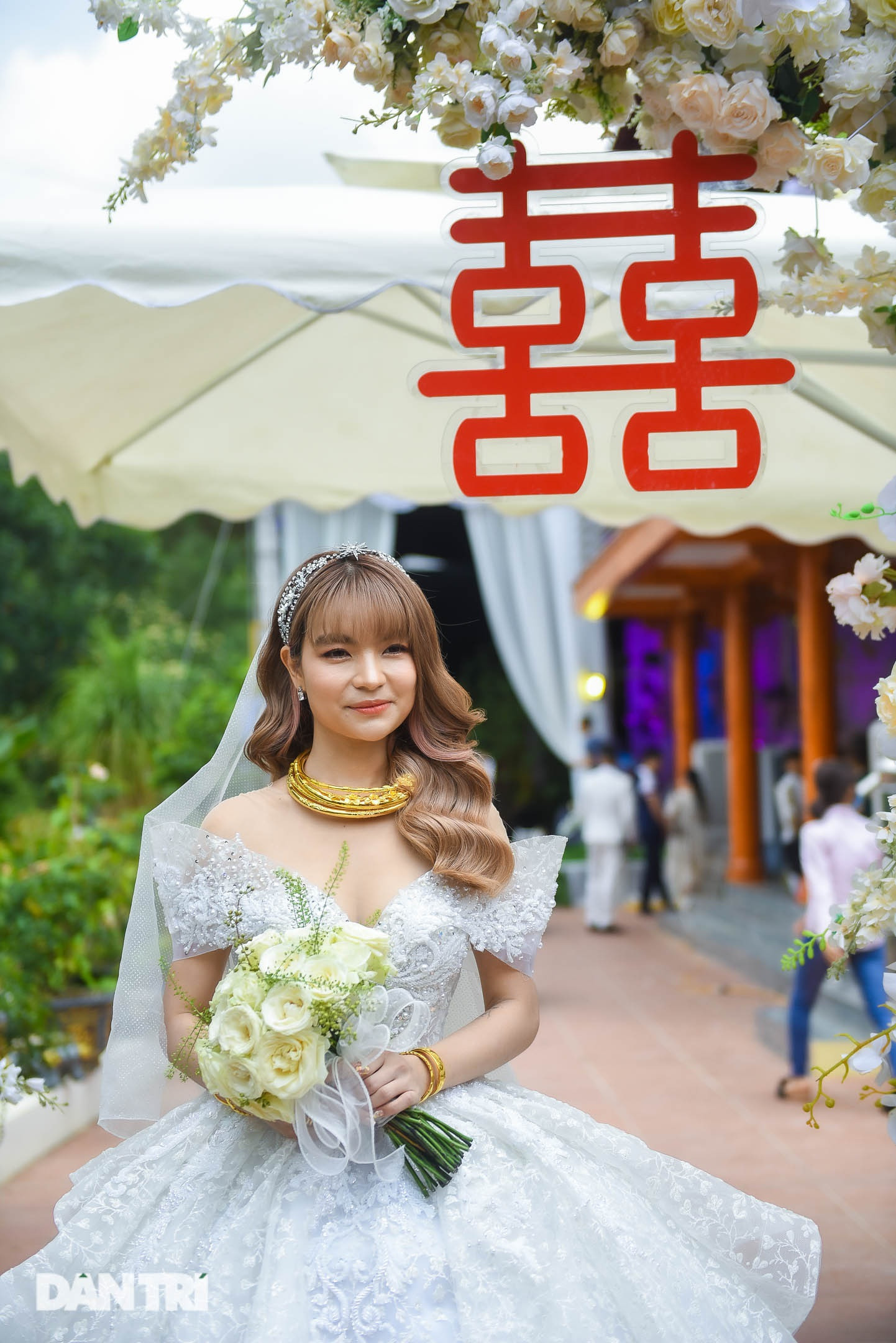 Đám cưới Mạc Văn Khoa: NSND Tự Long về dự, cô dâu đeo vàng trĩu cổ - 4