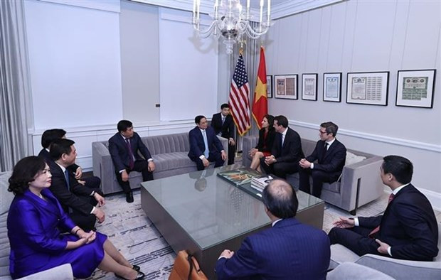 PM visits New York Stock Exchange, holds roundtable with CEOs of world leading firms hinh anh 2