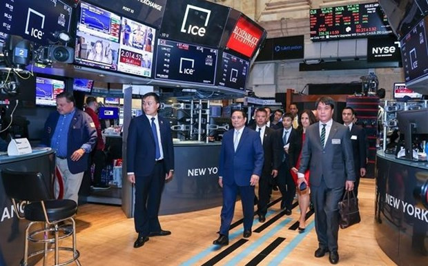 PM visits New York Stock Exchange, holds roundtable with CEOs of world leading firms hinh anh 1