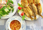 Mẹo rán cá không bắn dầu và cách pha nước chấm cá tuyệt ngon