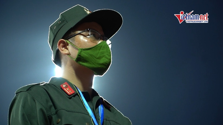 Trinh sát hóa trang bảo vệ an ninh ba lớp trận bán kết U23 Việt Nam - U23 Malaysia