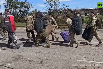Nga hé lộ số lính Ukraine ở Azovstal hạ vũ khí, Moscow trục xuất loạt nhà ngoại giao