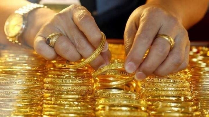What will be the consequences of the continuous domestic gold price compared to the world?