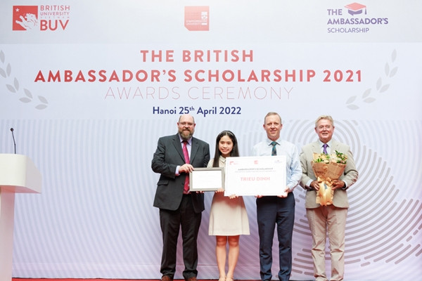 4 outstanding faces receive the UK Ambassador Scholarship