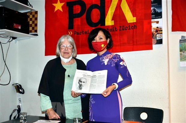 Late President Ho Chi Minh in the hearts of int’l friends hinh anh 2