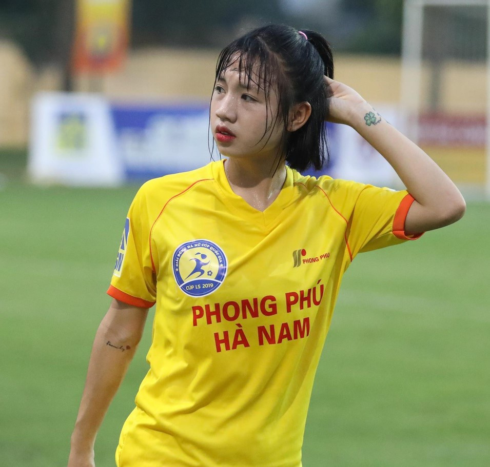 Cầu thủ nữ Việt Nam không chỉ có tay nghề mà còn có trái tim và tinh thần đấu tranh mãnh liệt. Xem ảnh của họ sẽ khiến bạn cảm thấy thật tự hào về những nữ hoàng sân cỏ Việt Nam.