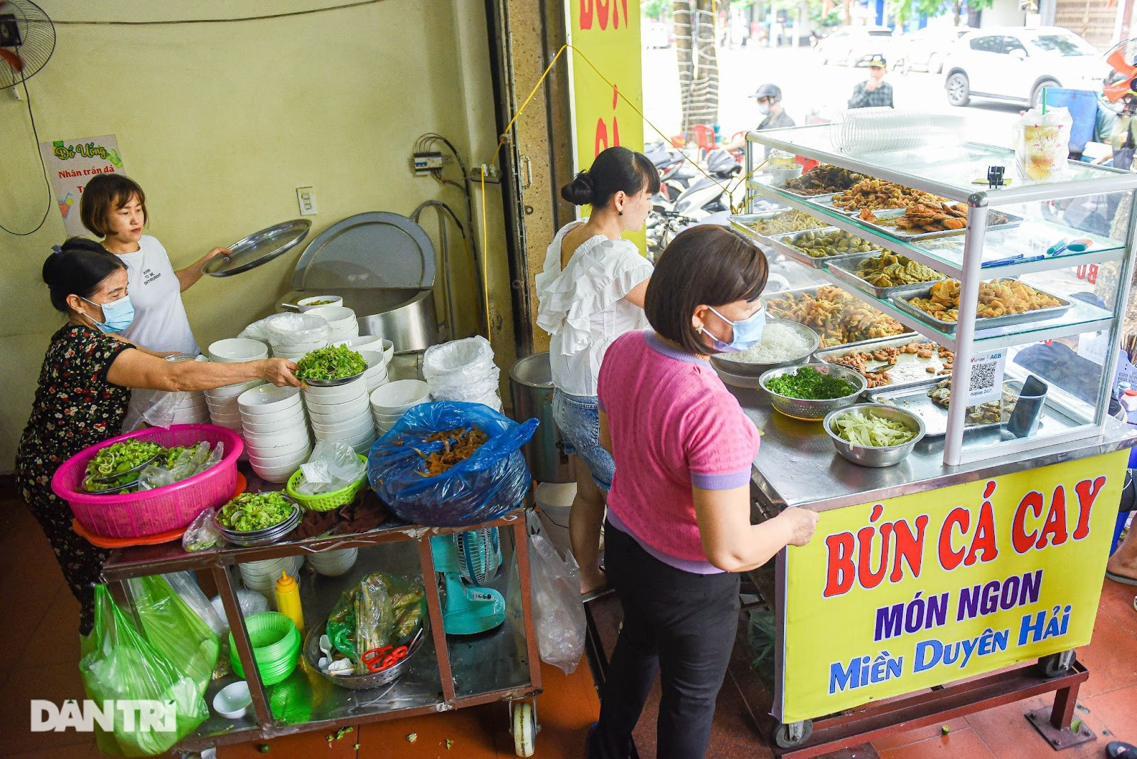 Quán bún cá cay ngày bán 1.300 bát, dùng cả tạ nguyên liệu ở Hải Phòng - 2