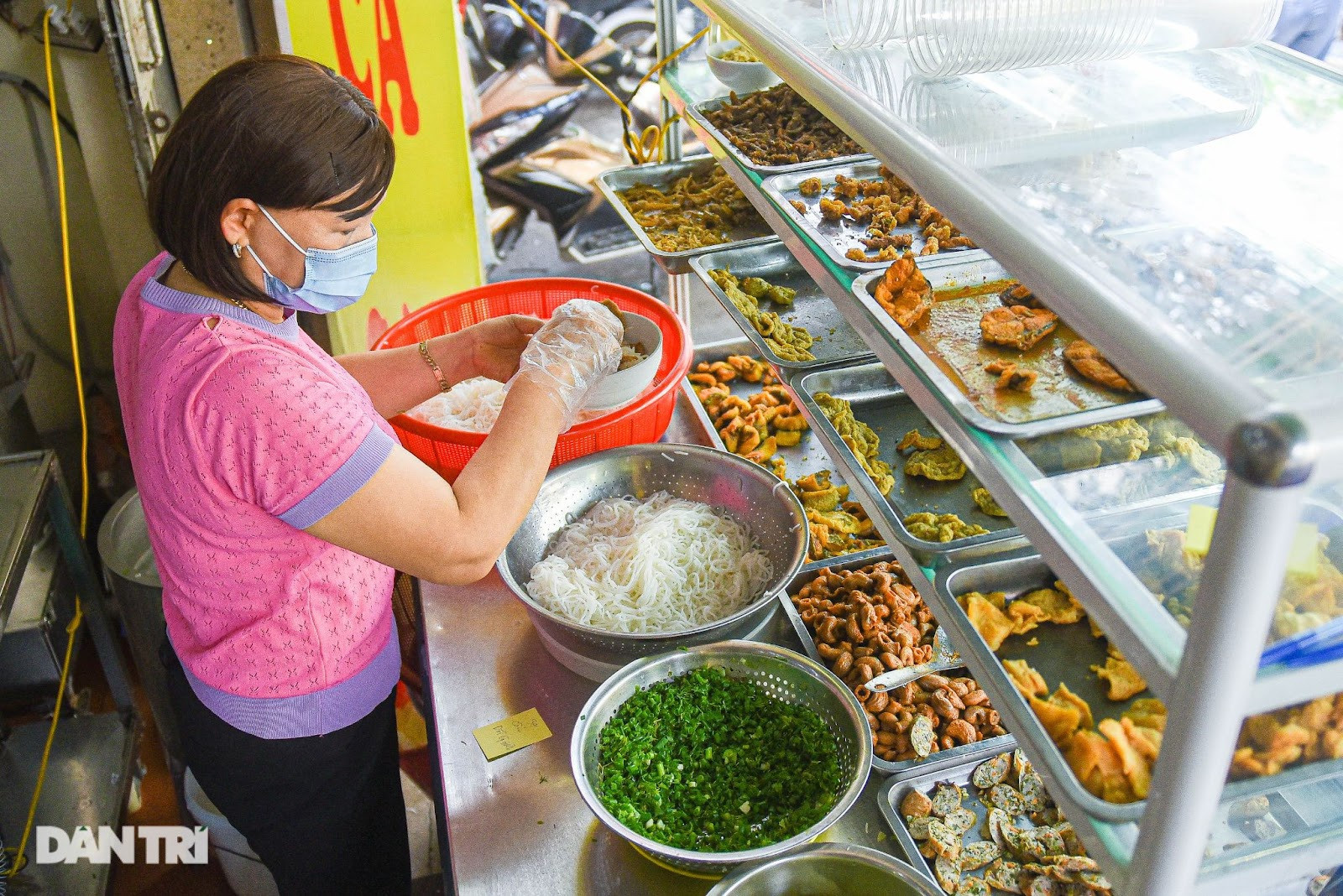 Quán bún cá cay ngày bán 1.300 bát, dùng cả tạ nguyên liệu ở Hải Phòng - 3
