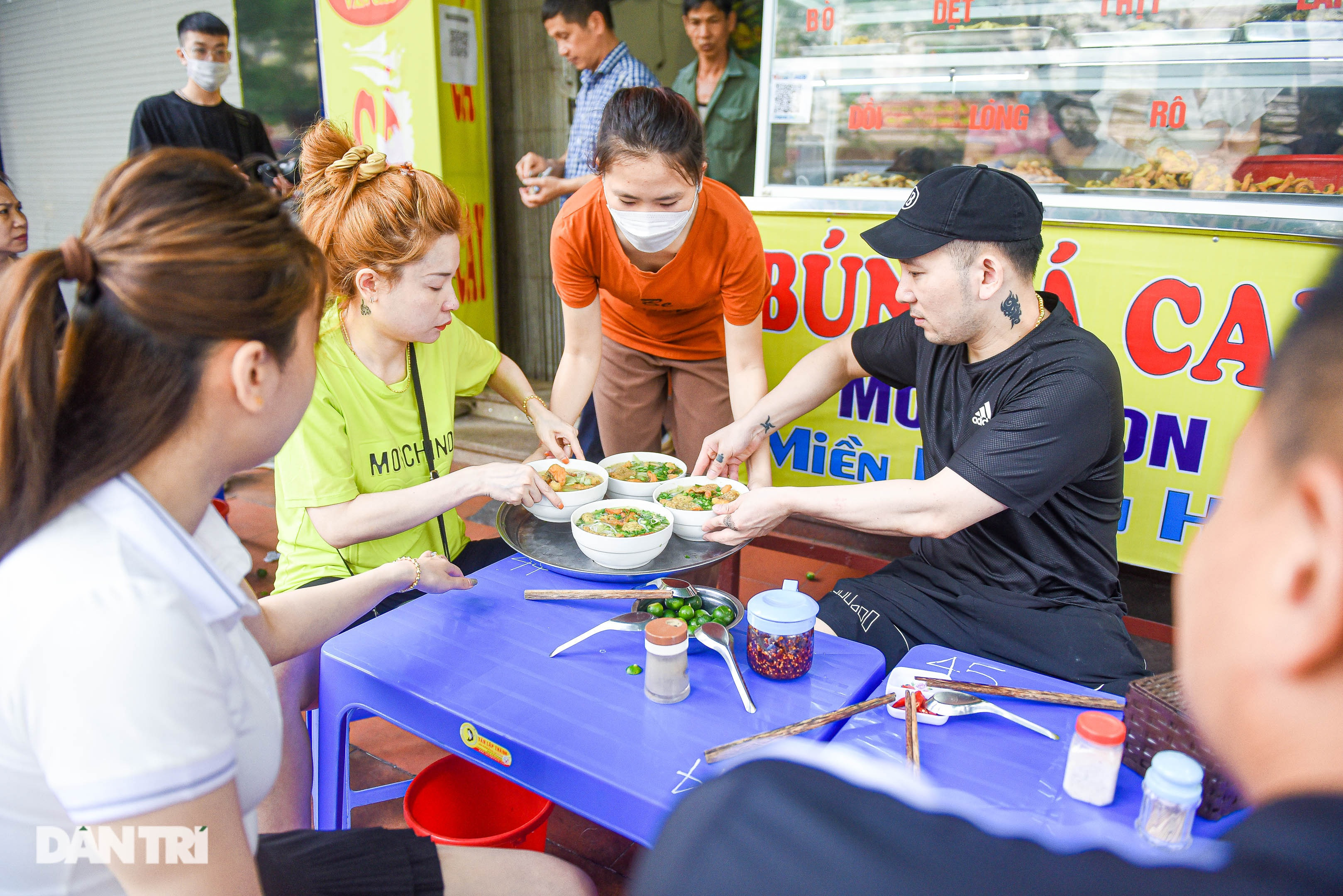 Quán bún cá cay ngày bán 1.300 bát, dùng cả tạ nguyên liệu ở Hải Phòng - 7