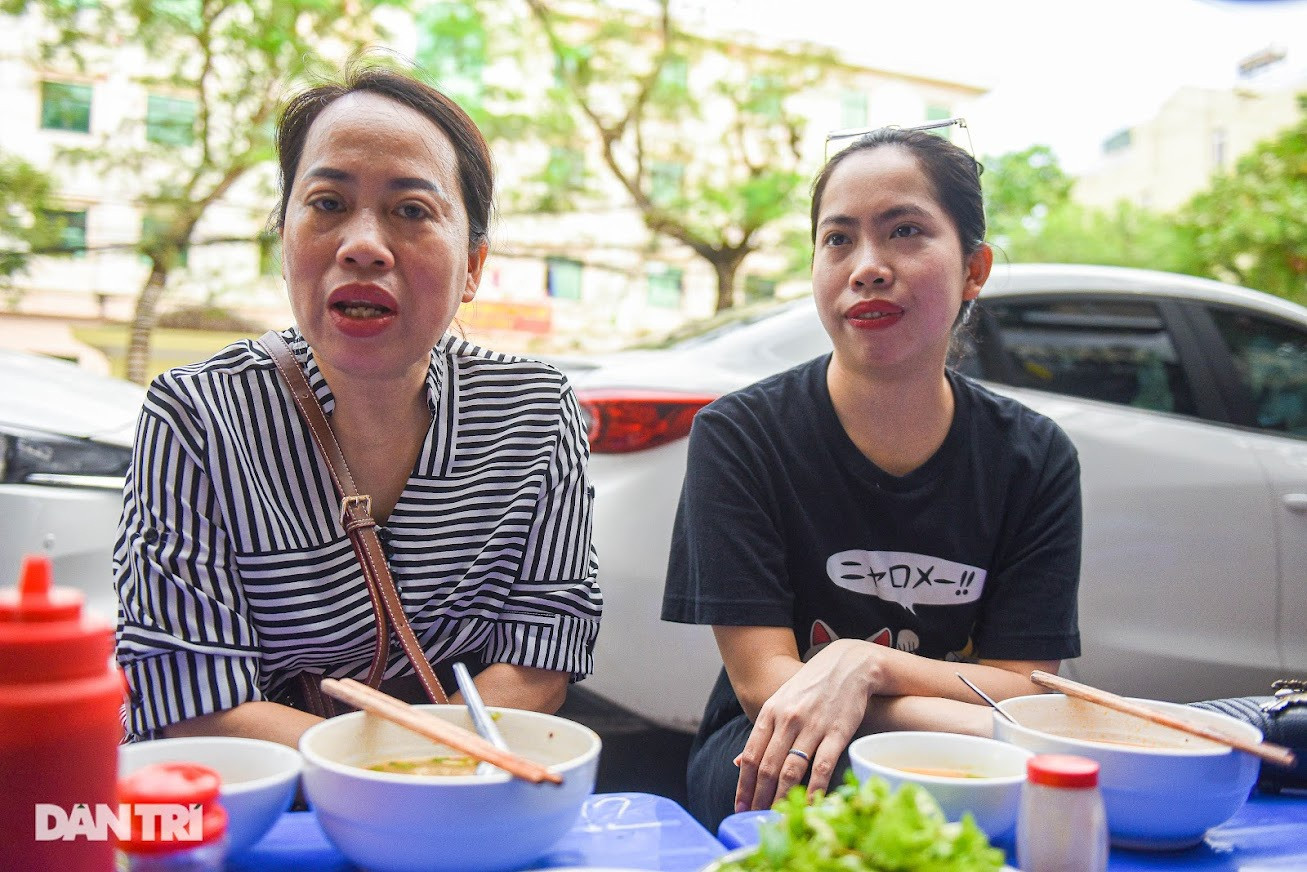 Quán bún cá cay ngày bán 1.300 bát, dùng cả tạ nguyên liệu ở Hải Phòng - 11