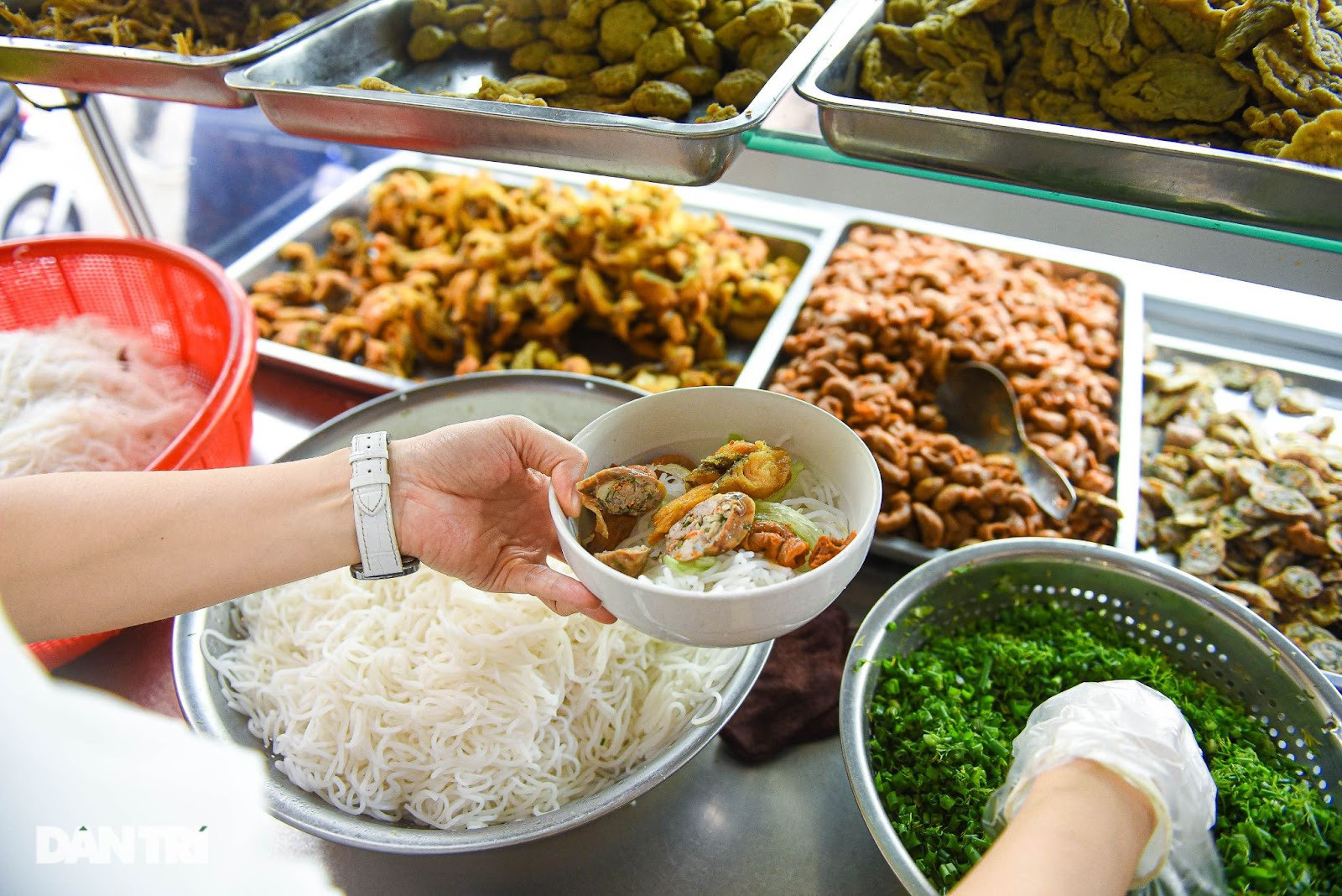 Quán bún cá cay ngày bán 1.300 bát, dùng cả tạ nguyên liệu ở Hải Phòng - 8