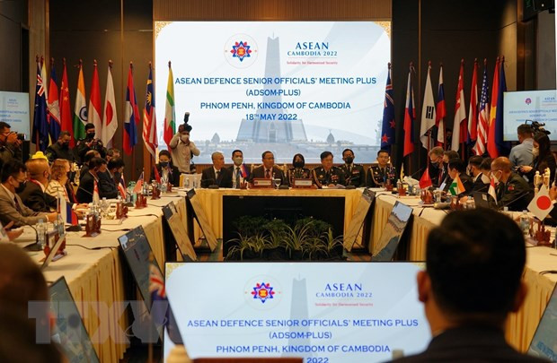 Viet Nam highlights vital importance of security and safety in East Sea - Ảnh 2.