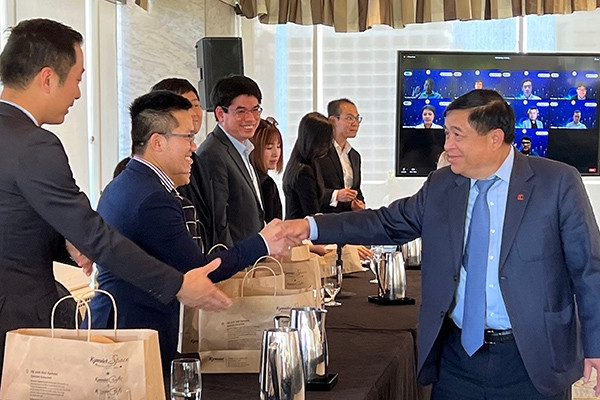 Minister Nguyen Chi Dung had a meeting with the Vietnam Innovation Network in the US