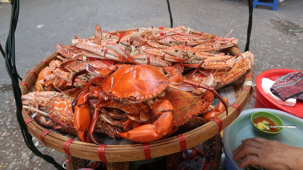 Mẹt ghẹ vỉa hè đắt nhất Hà Nội & lời đồn bà chủ U70 bán hàng rong tậu được biệt thự Hồ Tây - Ảnh 7.