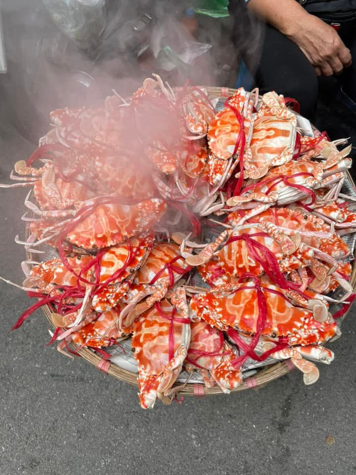 Mẹt ghẹ vỉa hè đắt nhất Hà Nội & lời đồn bà chủ U70 bán hàng rong tậu được biệt thự Hồ Tây - Ảnh 8.