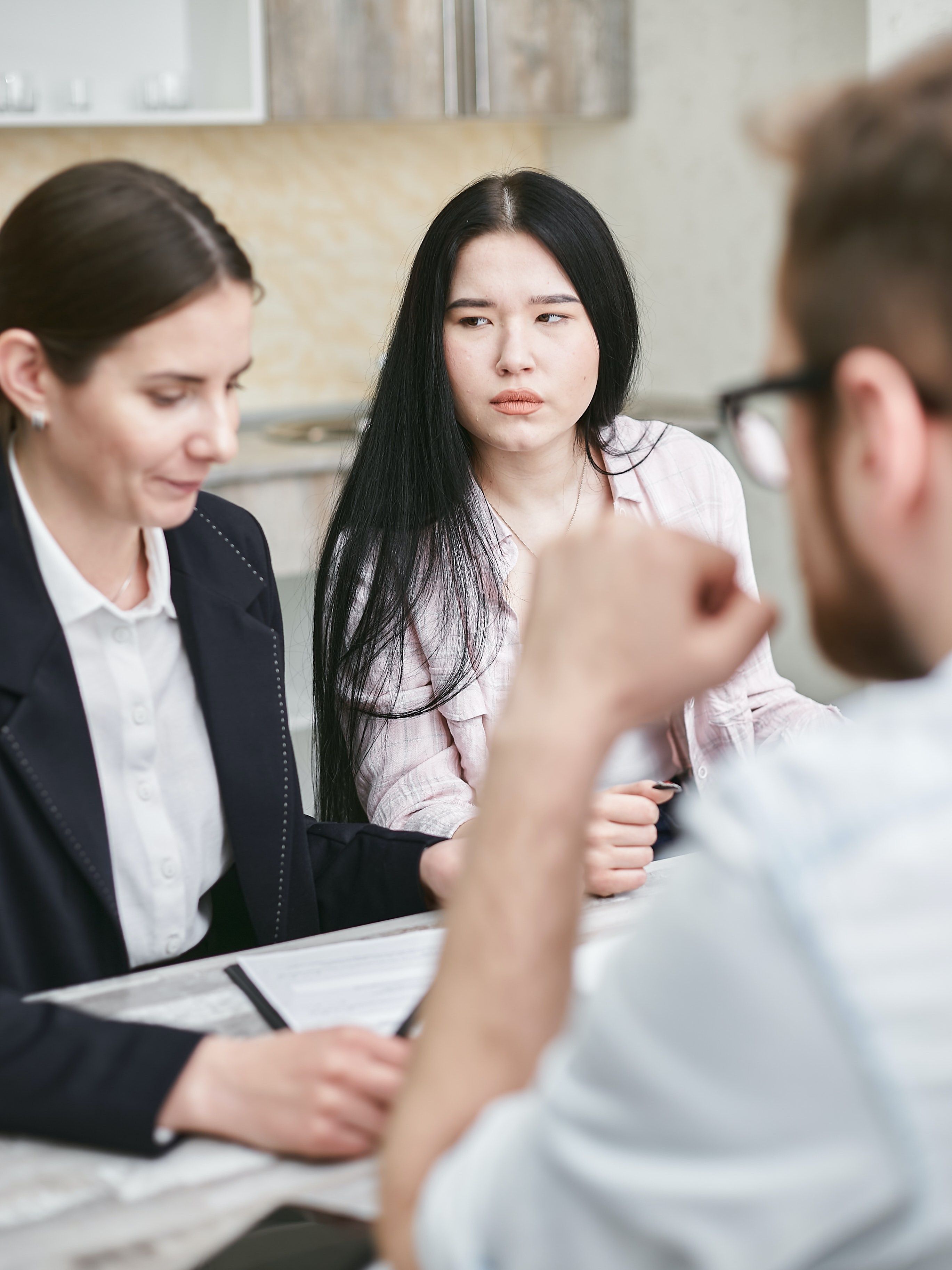 co nen than thiet voi dong nghiep anh 7