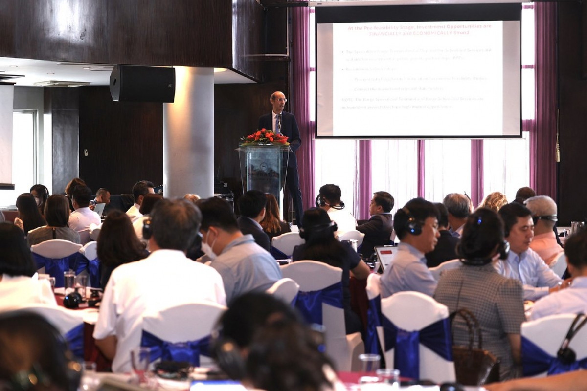 A USAID representative addresses the workshop