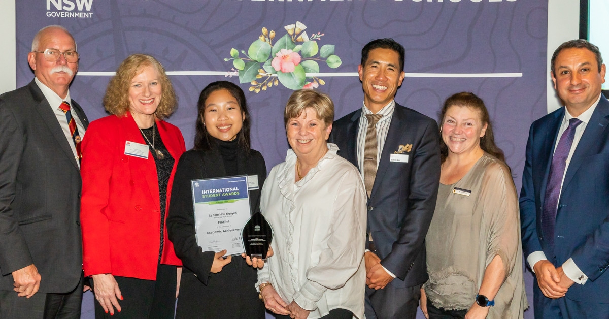 Vietnamese girl wins excellent international student award in Australia