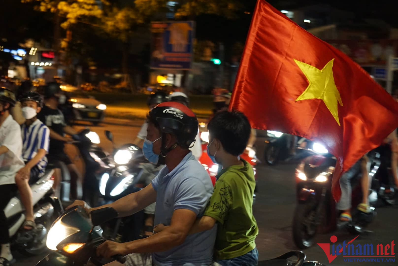 Người dân Đà Nẵng ăn mừng chiến thắng