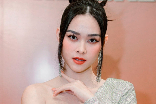 Diệp Bảo Ngọc khoe vai trần quyến rũ