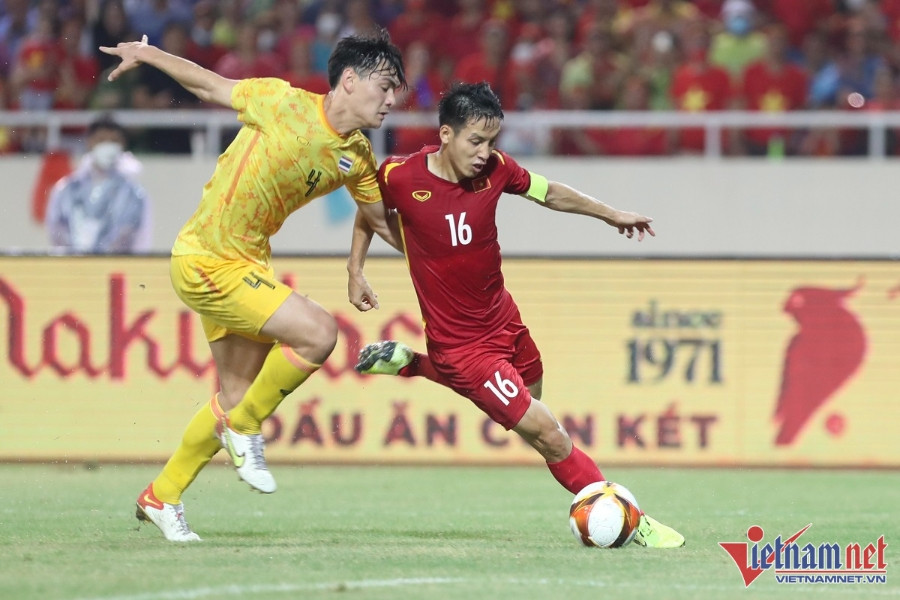 U23 Việt Nam đánh bại U23 Thái Lan: Song Dũng bay cao