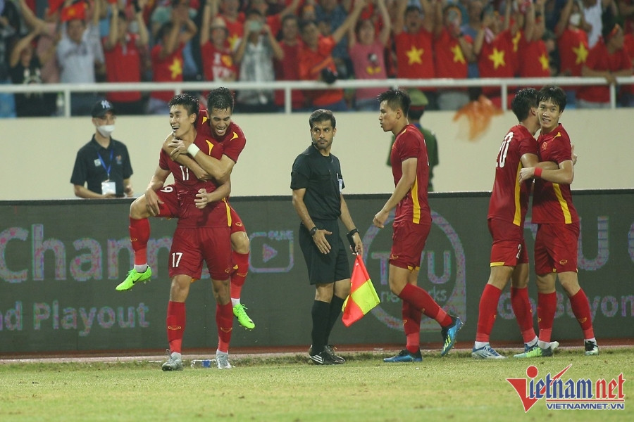 Video Nhâm Mạnh Dũng ghi tuyệt phẩm giúp U23 vô địch SEA Games 31