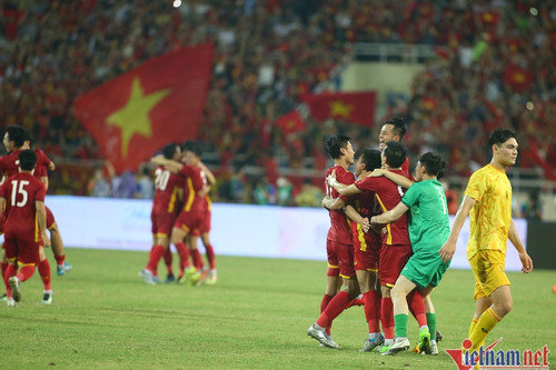 Góc quay 'siêu độc' bàn thắng Nhâm Mạnh Dũng xé lưới U23 Thái Lan, chỉ có trên VietNamNet